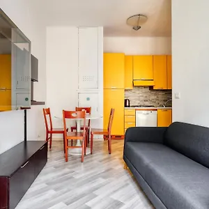 Joivy Stylish 2-bed Flat, Easy Access To Centre , Milano Italia